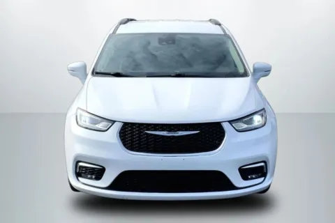 Another view of 2022 Chrysler Pacifica Touring L Van 4D for sale in Janesville, WI at Cool Car Guys