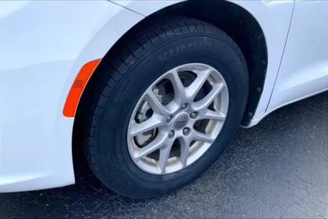 More photos of 2022 Chrysler Pacifica Touring L Van 4D at Cool Car Guys, WI