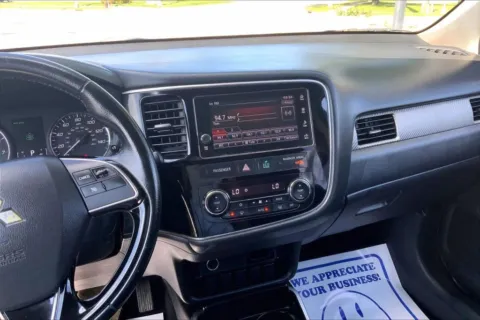 More photos of 2018 Mitsubishi Outlander SE Sport Utility 4D at Cool Car Guys, WI