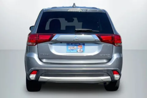 More photos of 2018 Mitsubishi Outlander SE Sport Utility 4D at Cool Car Guys, WI