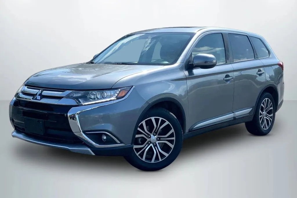 2018 Mitsubishi Outlander SE FWD's photo