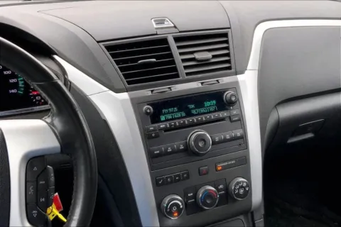 More photos of 2010 Chevrolet Traverse LT Sport Utility 4D at Cool Car Guys, WI