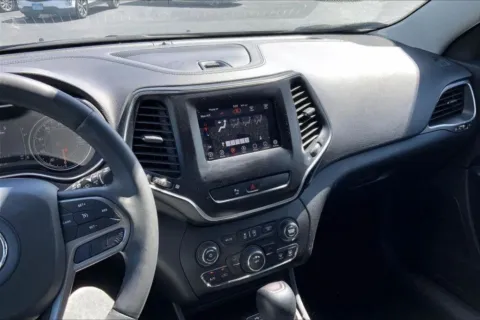 More photos of 2019 Jeep Compass Trailhawk Sport Utility 4D at Cool Car Guys, WI