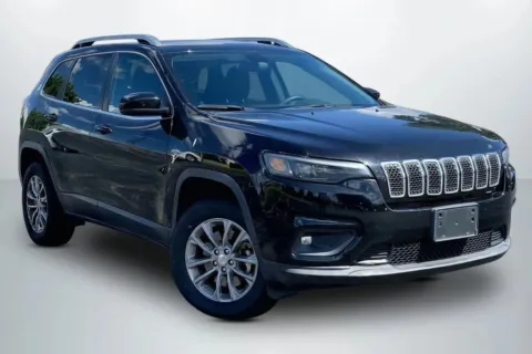 Photos of 2019 Jeep Compass Trailhawk Sport Utility 4D for sale in Janesville, WI at Cool Car Guys