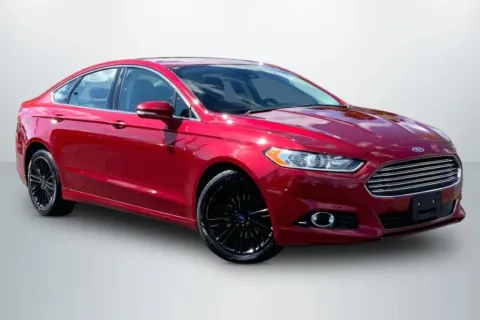 Photos of 2016 Ford Fusion SE Sedan 4D for sale in Janesville, WI at Cool Car Guys