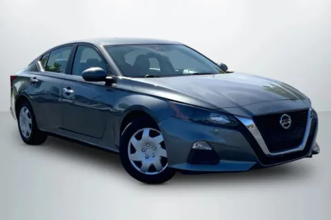 Photos of 2022 Nissan Altima 2.5 S Sedan 4D for sale in Janesville, WI at Cool Car Guys