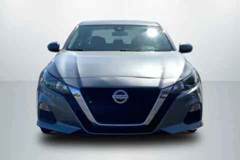 Another view of 2022 Nissan Altima 2.5 S Sedan 4D for sale in Janesville, WI at Cool Car Guys
