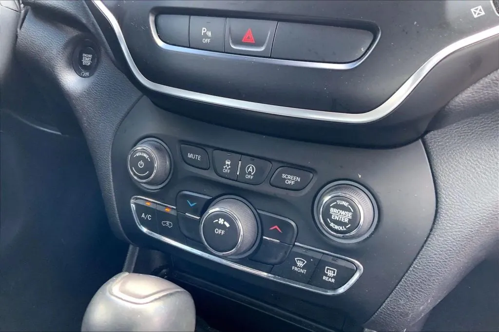 2020 Jeep Cherokee Latitude Plus - Photo 32