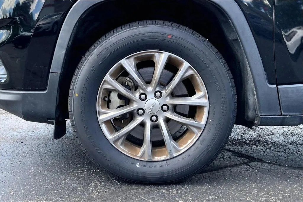 2020 Jeep Cherokee Latitude Plus - Photo 8