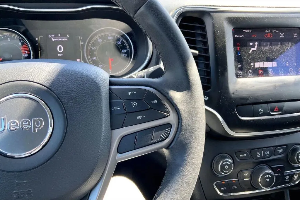 2020 Jeep Cherokee Latitude Plus - Photo 19