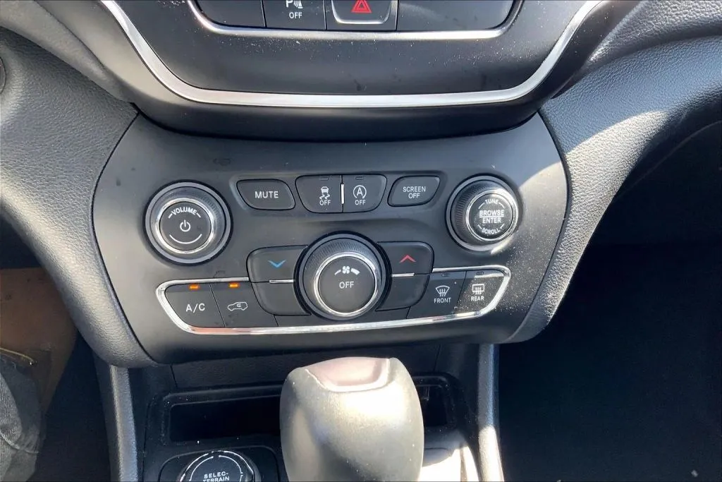 2020 Jeep Cherokee Latitude Plus - Photo 34