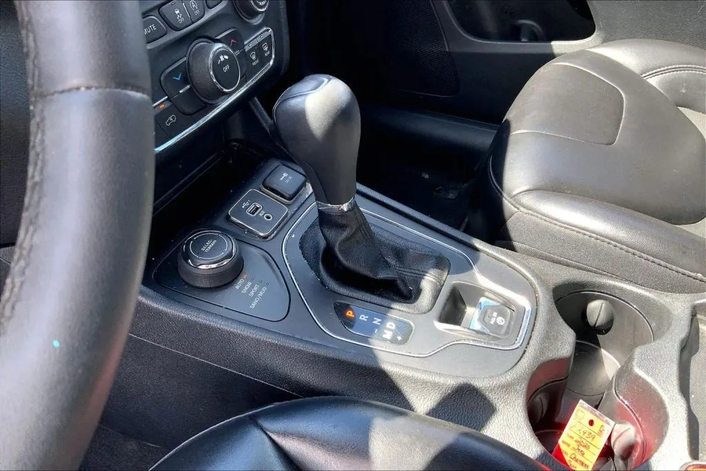 2020 Jeep Cherokee Latitude Plus - Photo 17