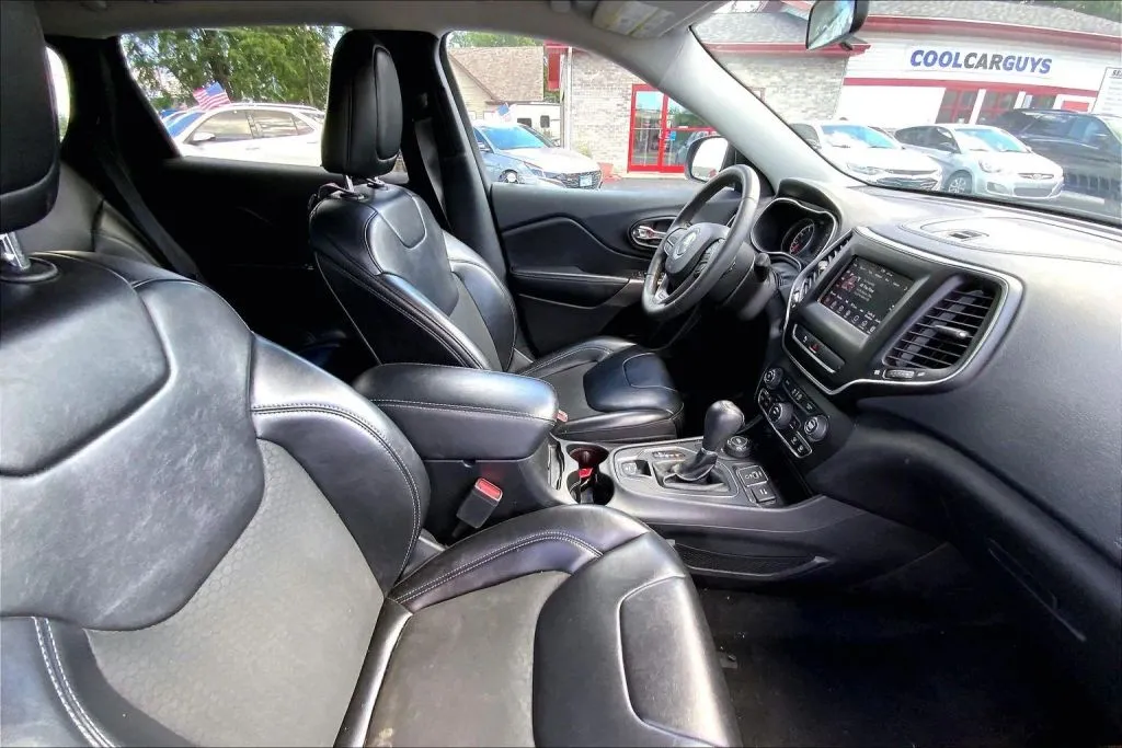 2020 Jeep Cherokee Latitude Plus - Photo 9