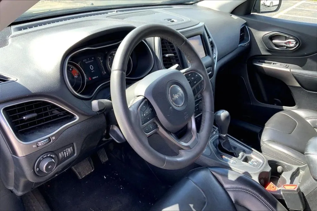 2020 Jeep Cherokee Latitude Plus - Photo 13