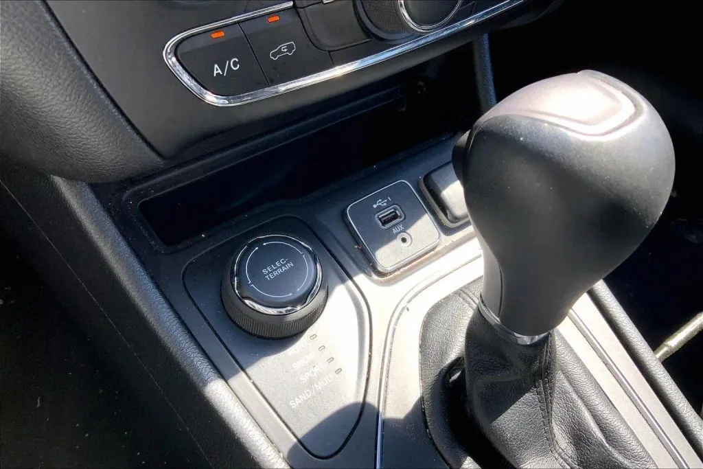 2020 Jeep Cherokee Latitude Plus - Photo 35