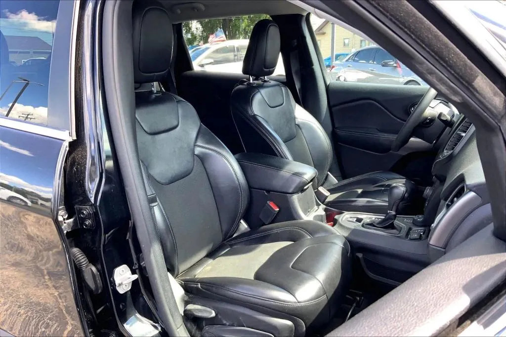 2020 Jeep Cherokee Latitude Plus - Photo 7