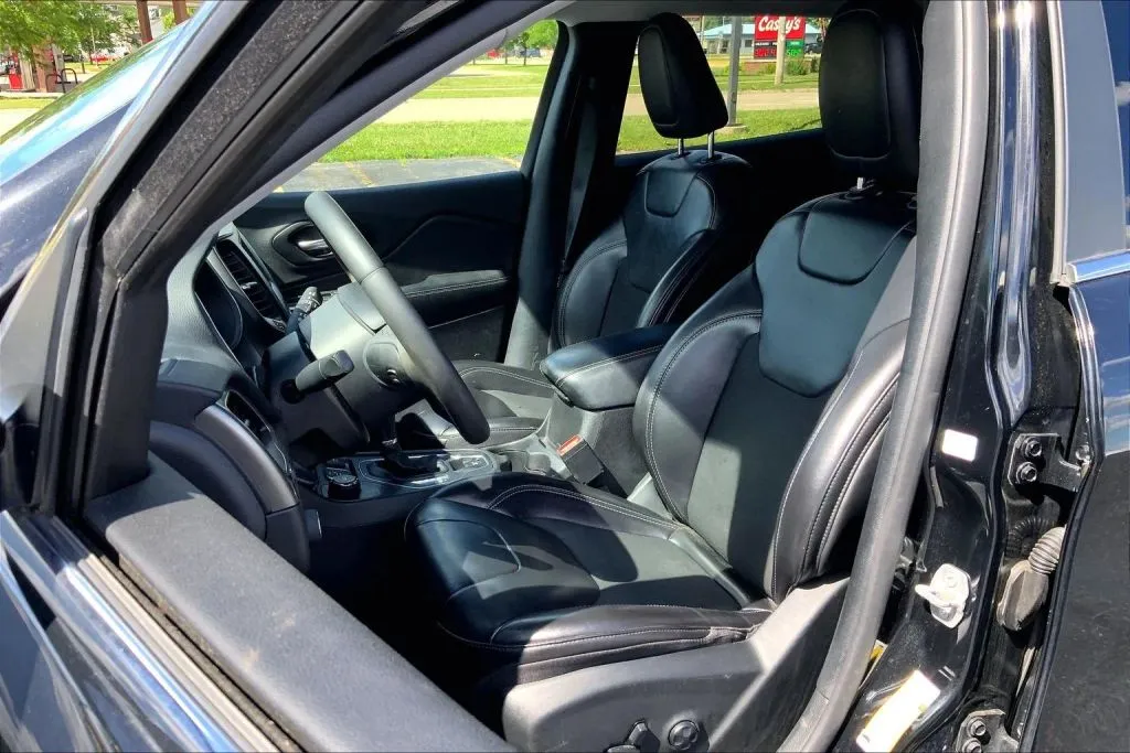 2020 Jeep Cherokee Latitude Plus - Photo 25