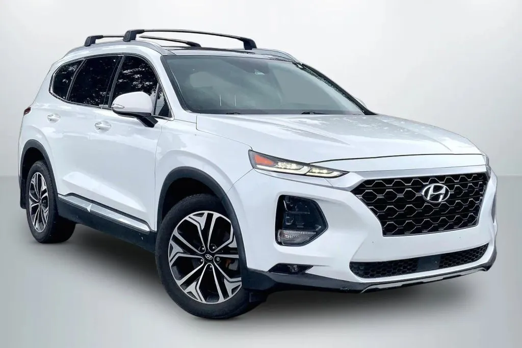 White 2020 Hyundai Santa Fe 2.0T SEL Sport Utility 4D for sale in Janesville, WI