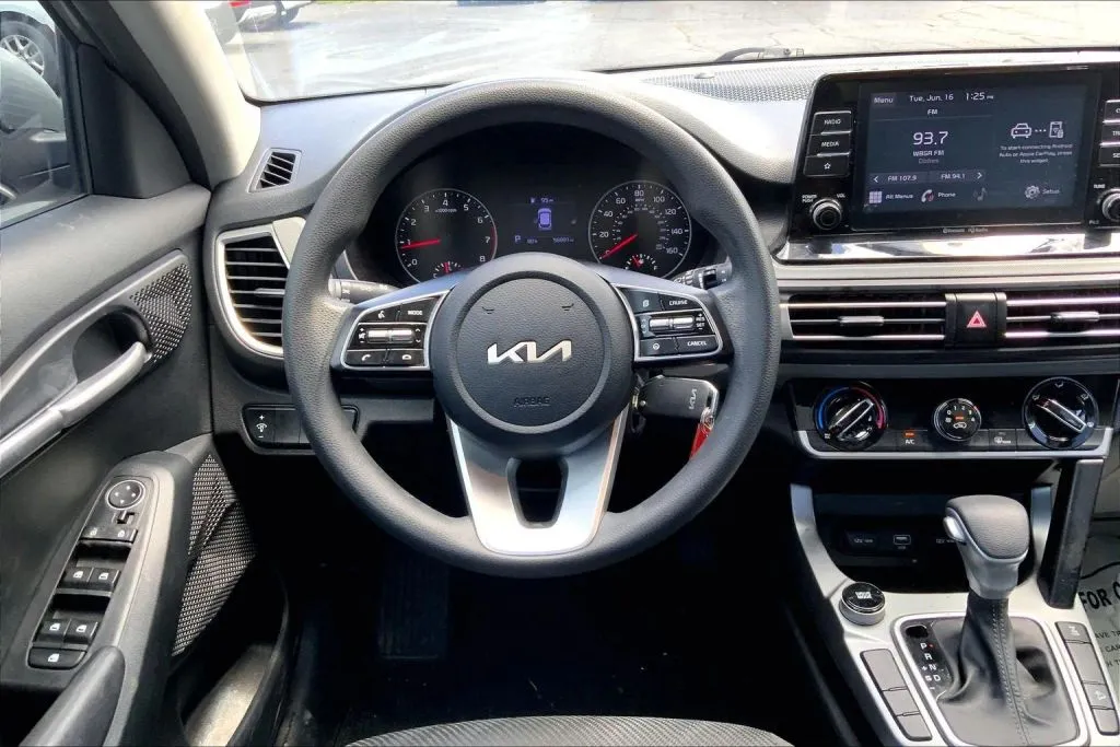 2023 Kia Seltos LX - Photo 6
