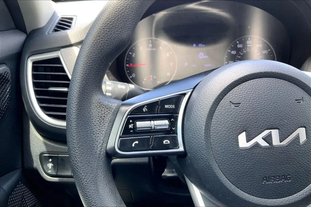 2023 Kia Seltos LX - Photo 18