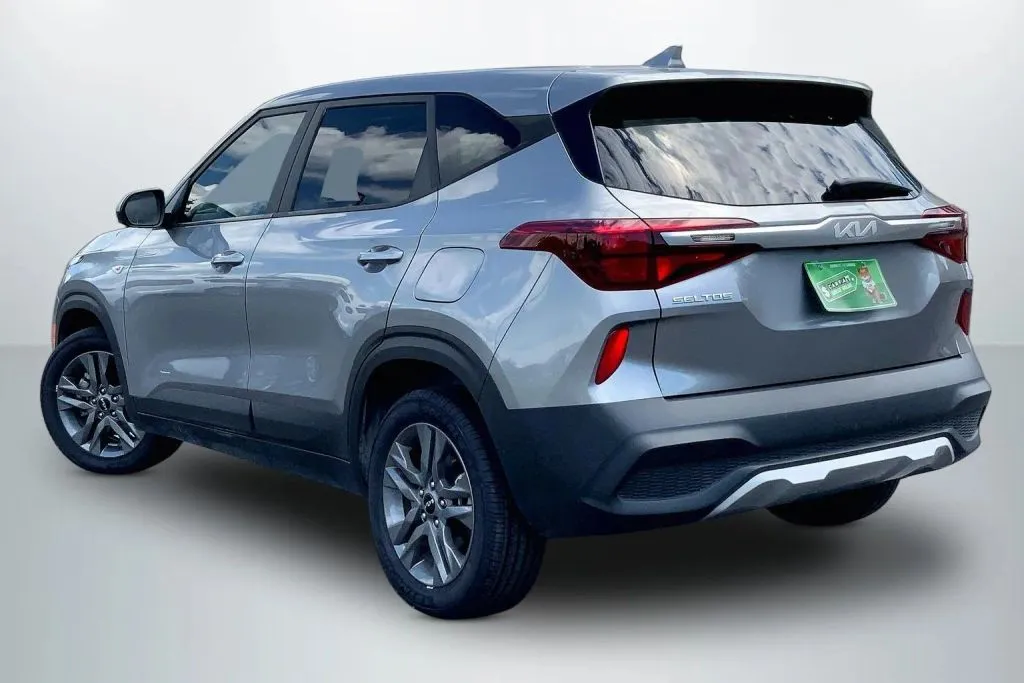 2023 Kia Seltos LX - Photo 11