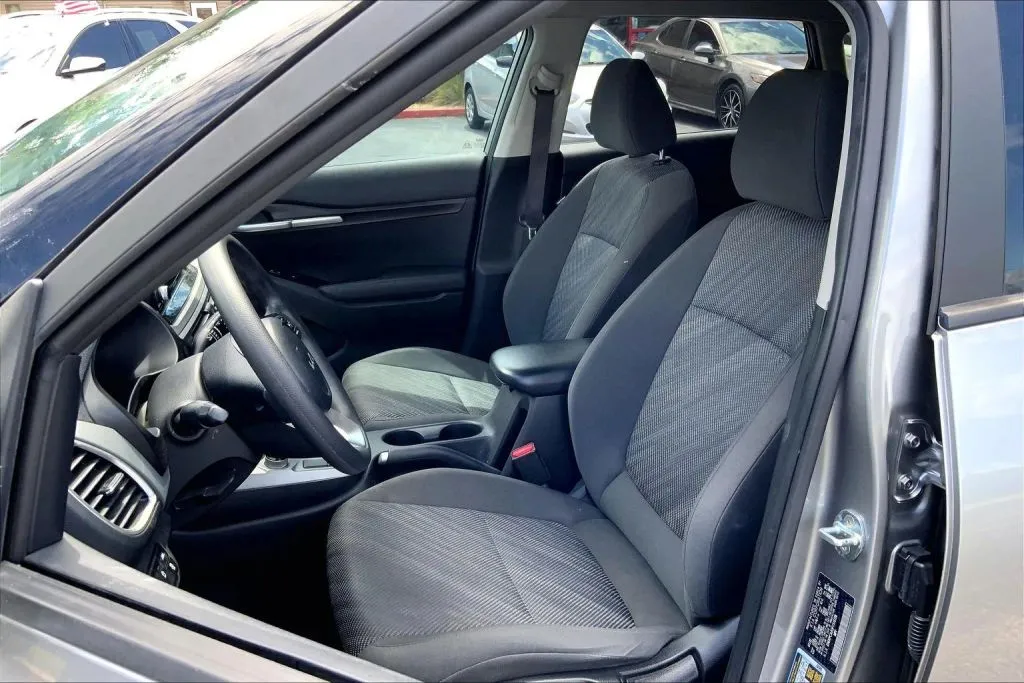 2023 Kia Seltos LX - Photo 25