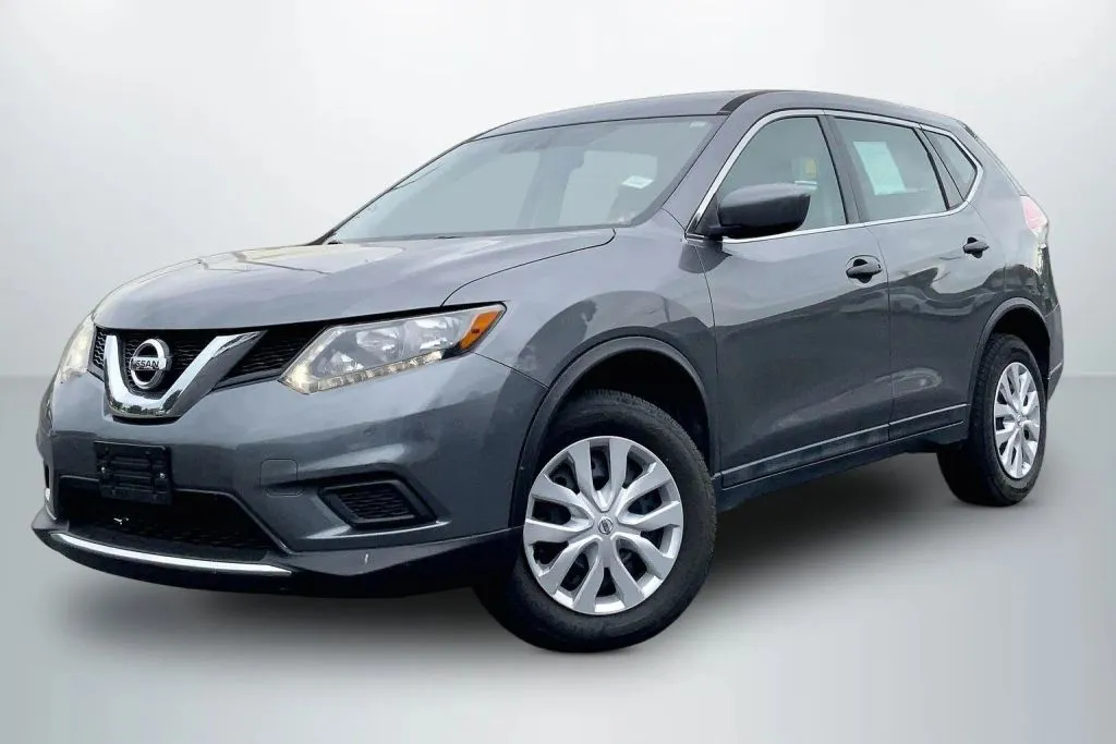 Silver 2016 Nissan Rogue S Sport Utility 4D for sale in Janesville, WI