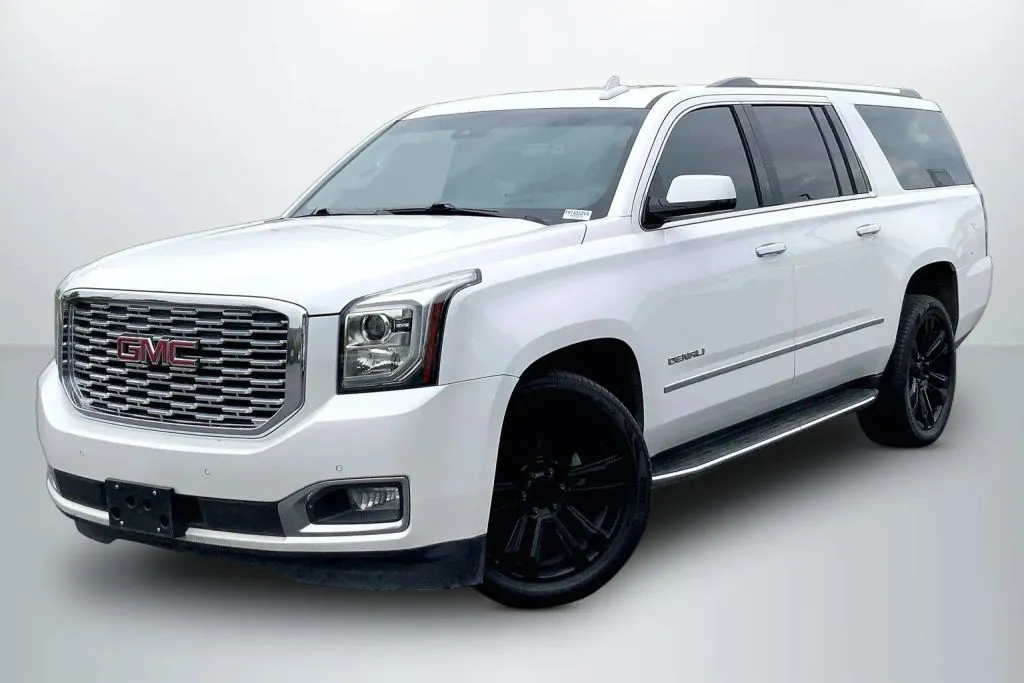 White 2018 GMC Yukon XL Denali Sport Utility 4D for sale in Janesville, WI