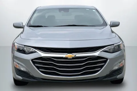 Another view of 2025 Chevrolet Malibu 1LT Sedan 4D for sale in Janesville, WI at Cool Car Guys