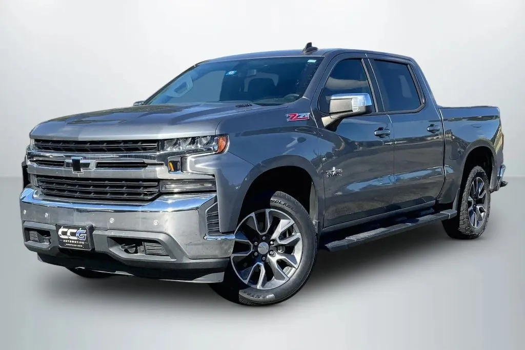 Gray 2021 Chevrolet Silverado 1500 Crew Cab LT Pickup 4D 5 3/4 ft for sale in Janesville, WI