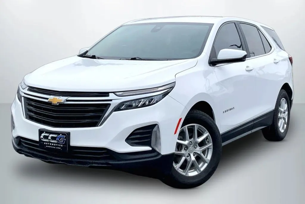 White 2022 Chevrolet Equinox LT Sport Utility 4D for sale in Janesville, WI