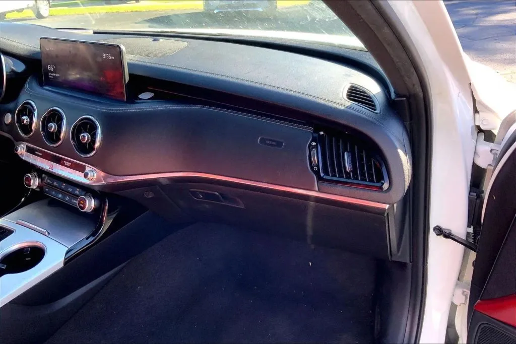 2022 Kia Stinger GT2 - Photo 16