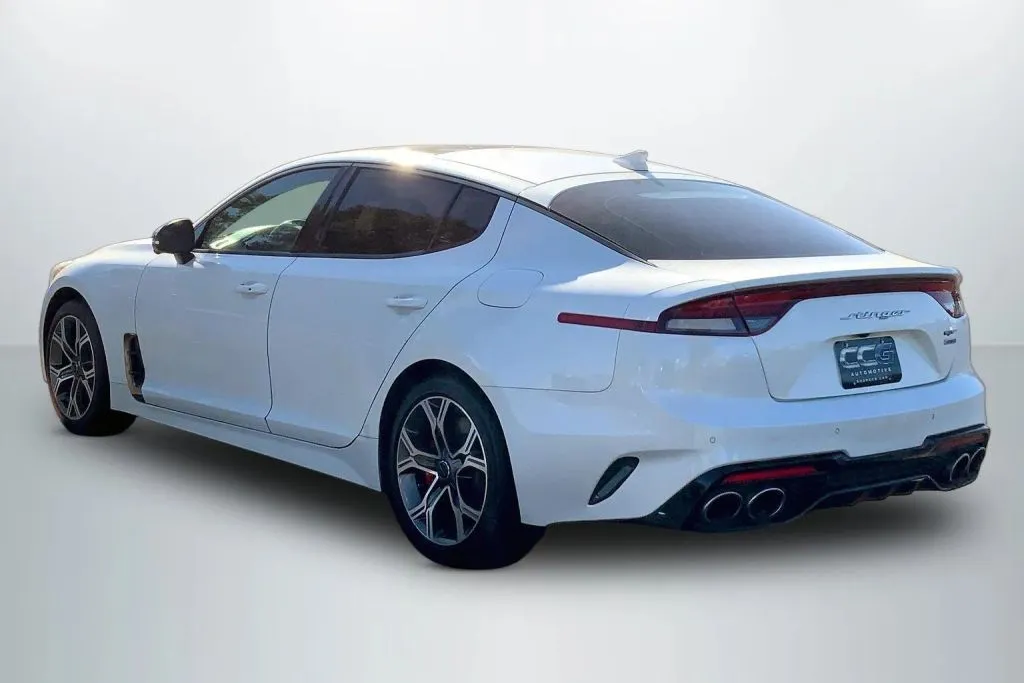 2022 Kia Stinger GT2 - Photo 11