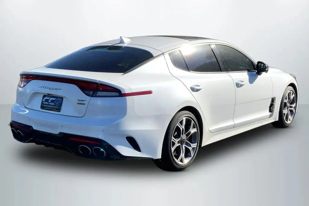 2022 Kia Stinger GT2 - Photo 12