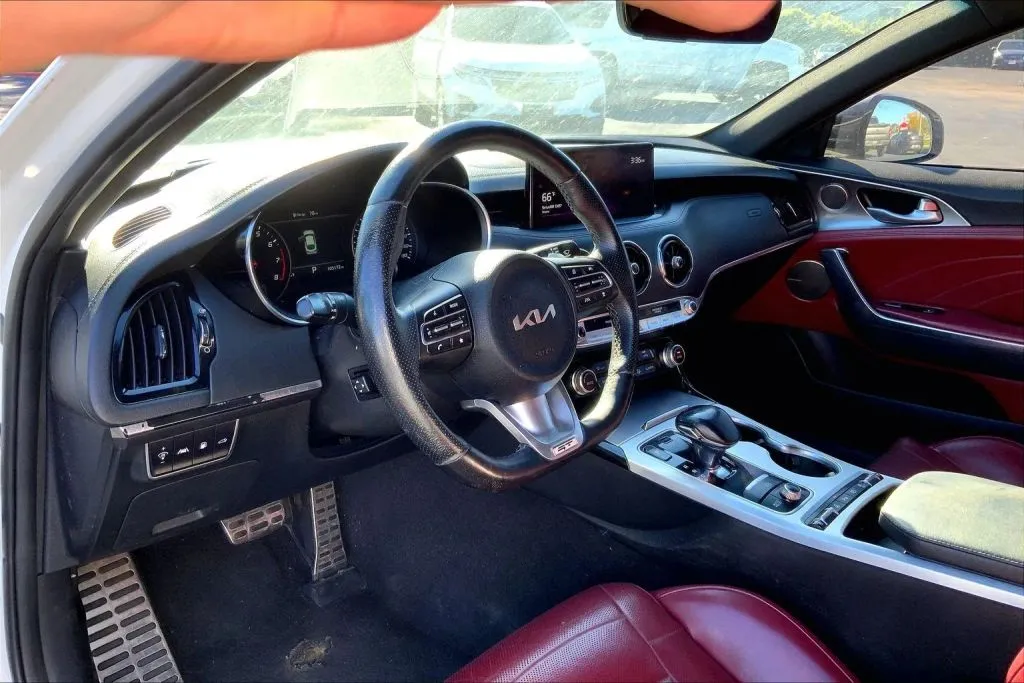 2022 Kia Stinger GT2 - Photo 13