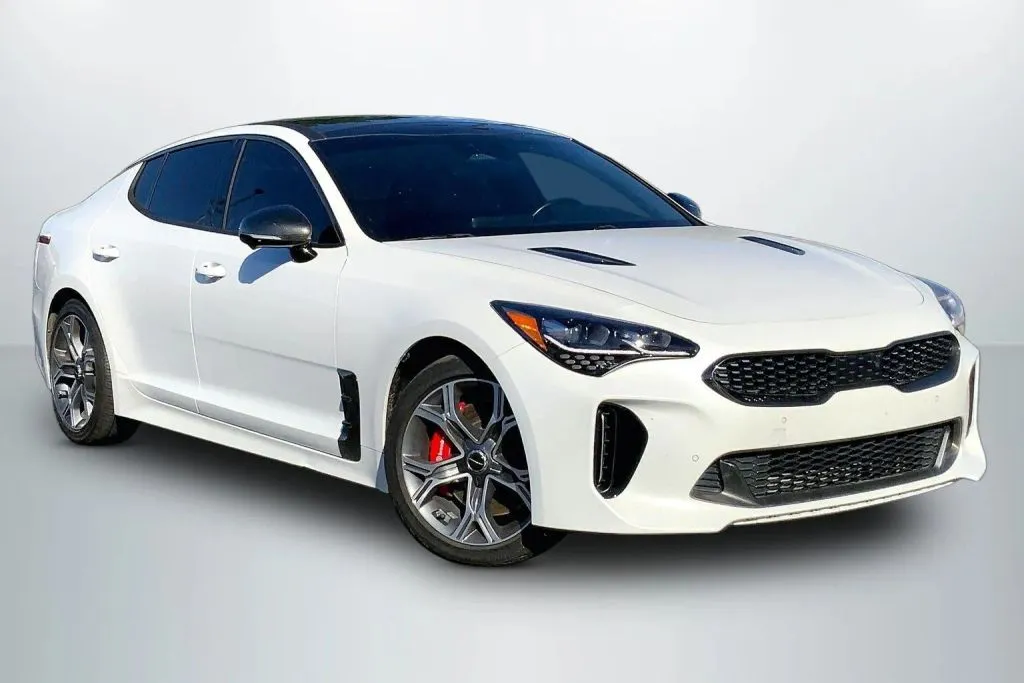 2022 Kia Stinger GT2 - Photo 2