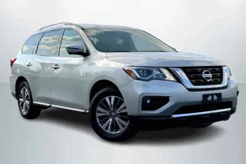 Photos of 2019 Nissan Pathfinder SL Sport Utility 4D for sale in Janesville, WI at CCG Automotive