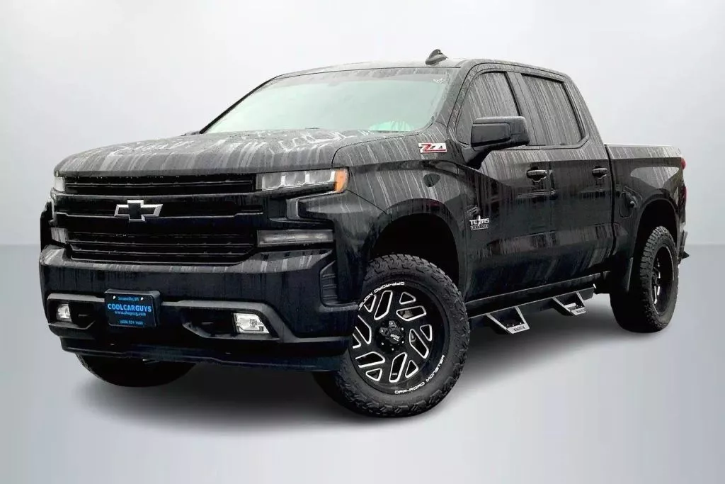 2020 Chevrolet Silverado 1500 Crew Cab RST Pickup 4D 5 3/4 ft for sale in Janesville, WI