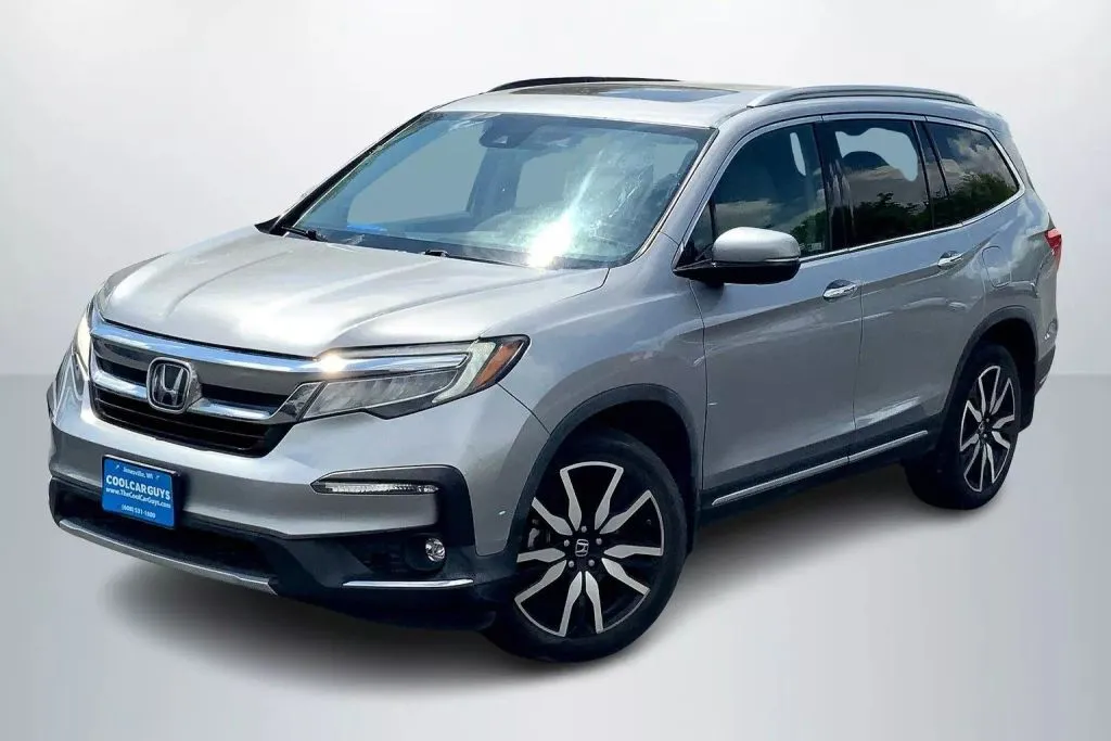 2019 Honda Pilot Touring Sport Utility 4D for sale in Janesville, WI