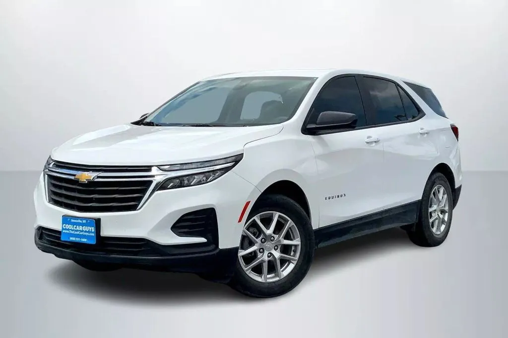 White 2023 Chevrolet Equinox LS Sport Utility 4D for sale in Janesville, WI