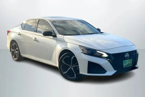 Photos of 2023 Nissan Altima 2.5 SR Sedan 4D for sale in Janesville, WI at Cool Car Guys