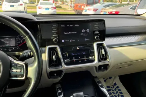 More photos of 2021 Kia Sorento S Sport Utility 4D at Cool Car Guys, WI