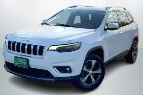 White 2019 Jeep Cherokee Limited Sport Utility 4D for sale in Janesville, WI