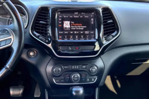 More photos of 2019 Jeep Cherokee Limited Sport Utility 4D at Cool Car Guys, WI