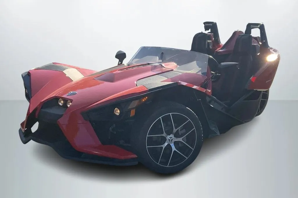 Red 2016 Polaris Slingshot SL for sale in Janesville, WI
