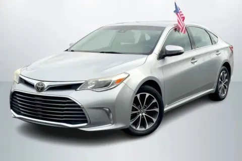 Silver 2018 Toyota Avalon XLE Sedan 4D for sale in Janesville, WI