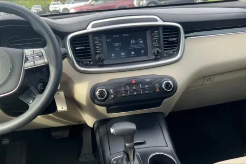 More photos of 2019 Kia Sorento LX Sport Utility 4D at Cool Car Guys, WI