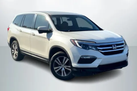 Photos of 2017 Honda Pilot EX Sport Utility 4D for sale in Janesville, WI at Cool Car Guys