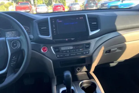 More photos of 2017 Honda Pilot EX Sport Utility 4D at Cool Car Guys, WI