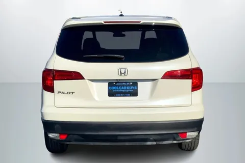 More photos of 2017 Honda Pilot EX Sport Utility 4D at Cool Car Guys, WI